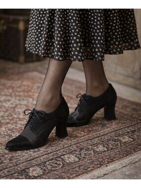 Amalfi Italy Black Lace-Up Heeled Oxfords Women’s 7 AA Narrow Leather